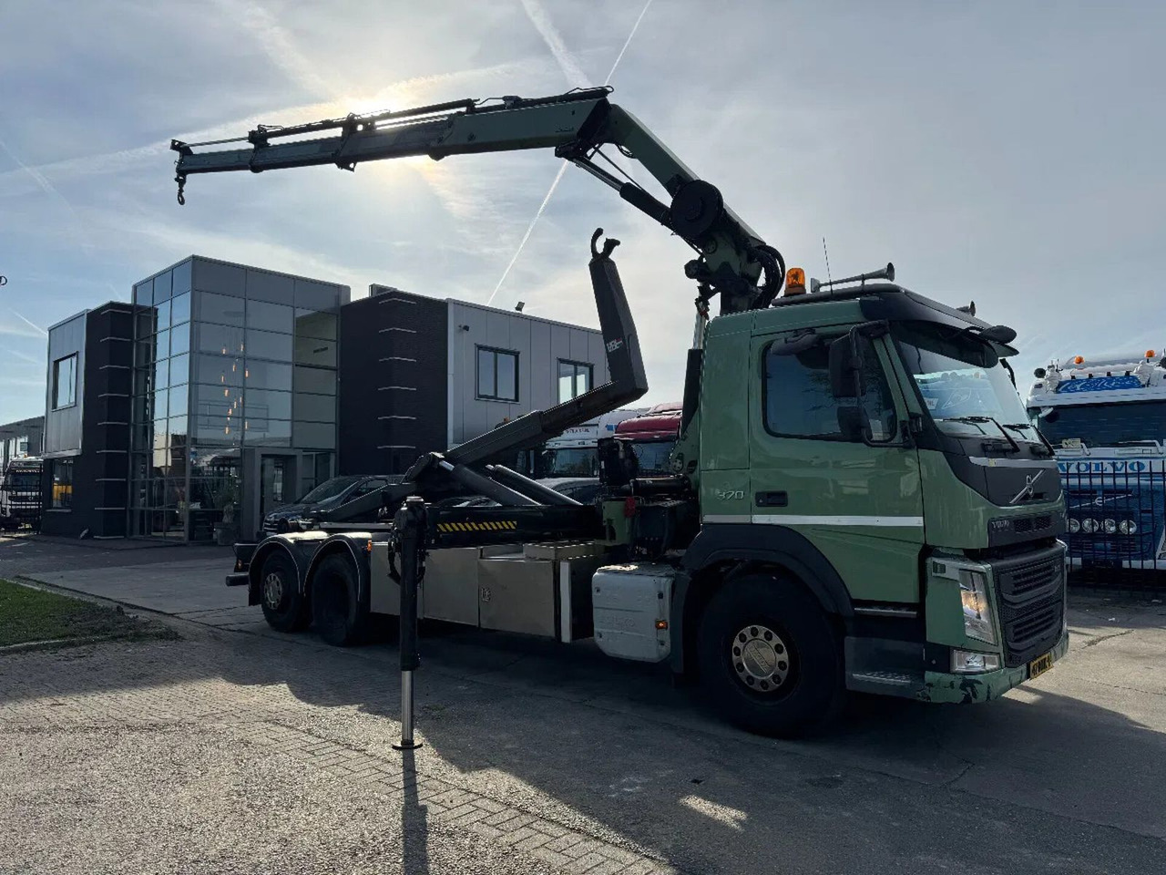 Volvo FM 370 6X2 VDL 21T + HIAB 211 + REMOTE CONTROL - Крюковой мультилифт, Автоманипулятор: фото 2 Volvo FM 370 6X2 VDL 21T + HIAB 211 + REMOTE CONTROL - Крюковой мультилифт, Автоманипулятор: фото 2