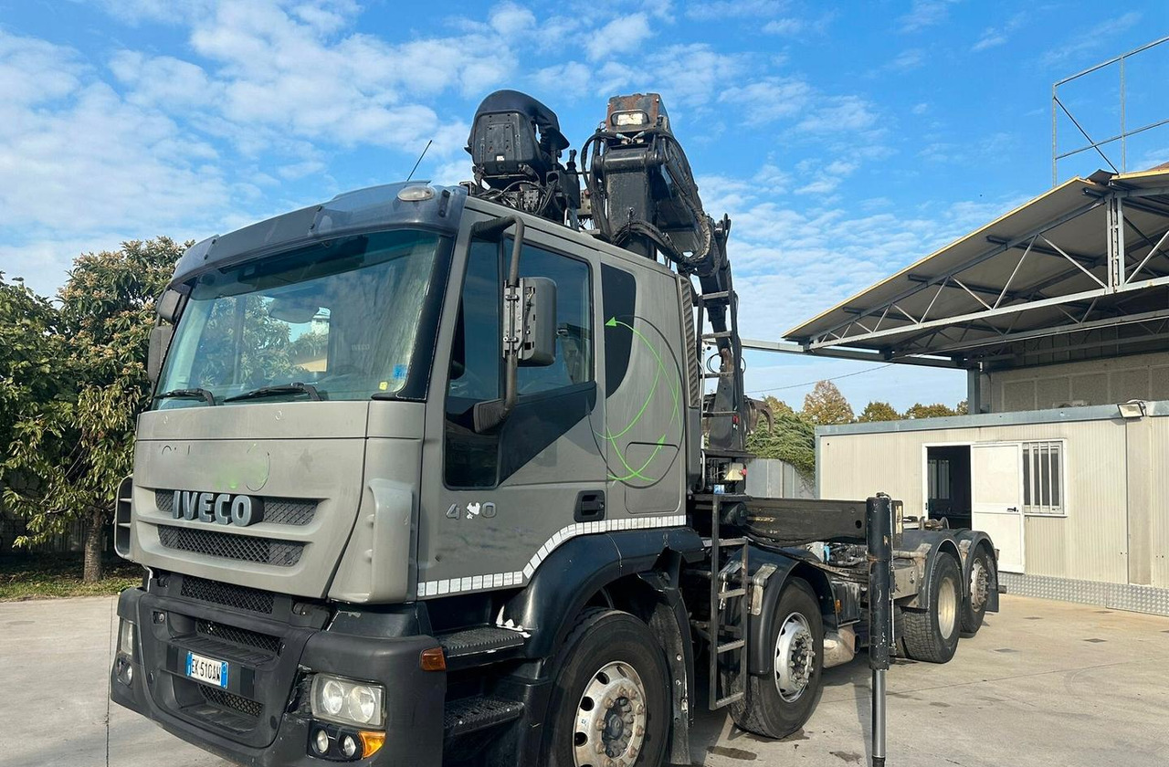 Motrice Iveco scarrabile con gru caricante - Крюковой мультилифт, Автоманипулятор: фото 1 Motrice Iveco scarrabile con gru caricante - Крюковой мультилифт, Автоманипулятор: фото 1