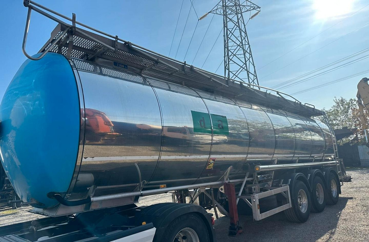 Semirimorchio cisterna Feldbinder - Полуприцеп-цистерна: фото 1 Semirimorchio cisterna Feldbinder - Полуприцеп-цистерна: фото 1