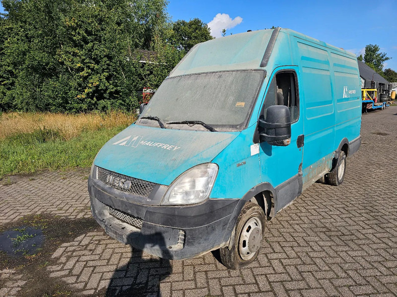 Iveco Daily 35C15V Daily 35C15V - Легковой автомобиль: фото 1 Iveco Daily 35C15V Daily 35C15V - Легковой автомобиль: фото 1