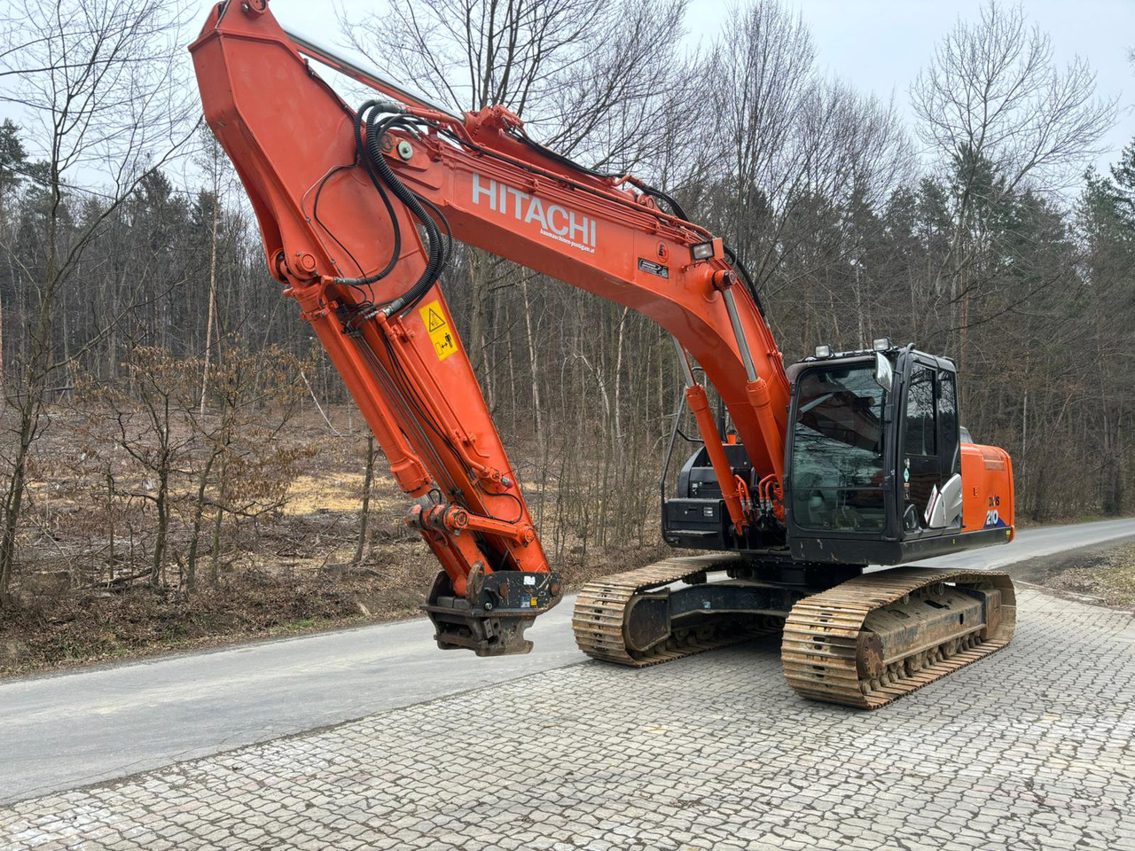 HITACHI ZX 210-6 - Гусеничный экскаватор: фото 3 HITACHI ZX 210-6 - Гусеничный экскаватор: фото 3