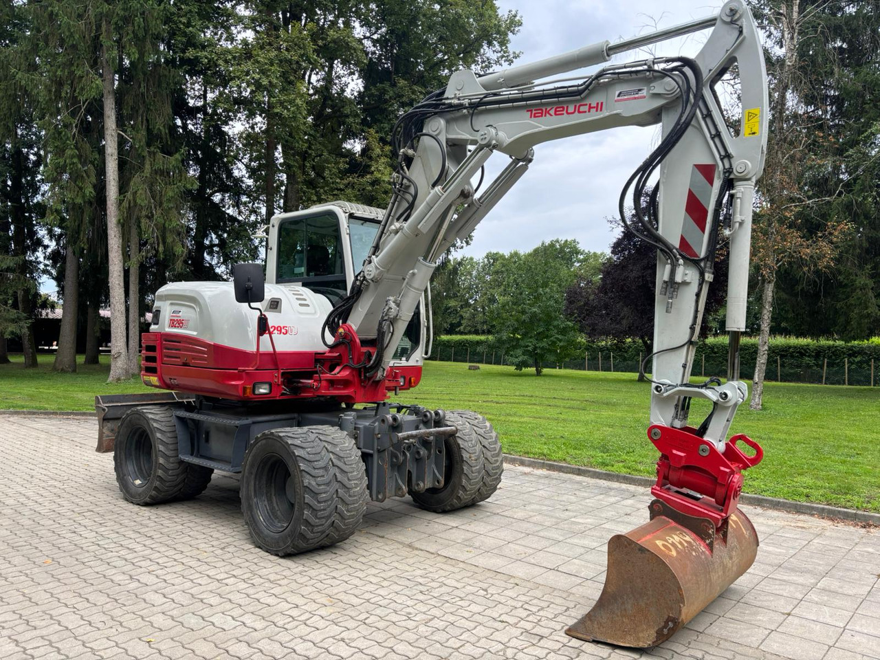 TAKEUCHI TB 295 W - Колёсный экскаватор: фото 4 TAKEUCHI TB 295 W - Колёсный экскаватор: фото 4