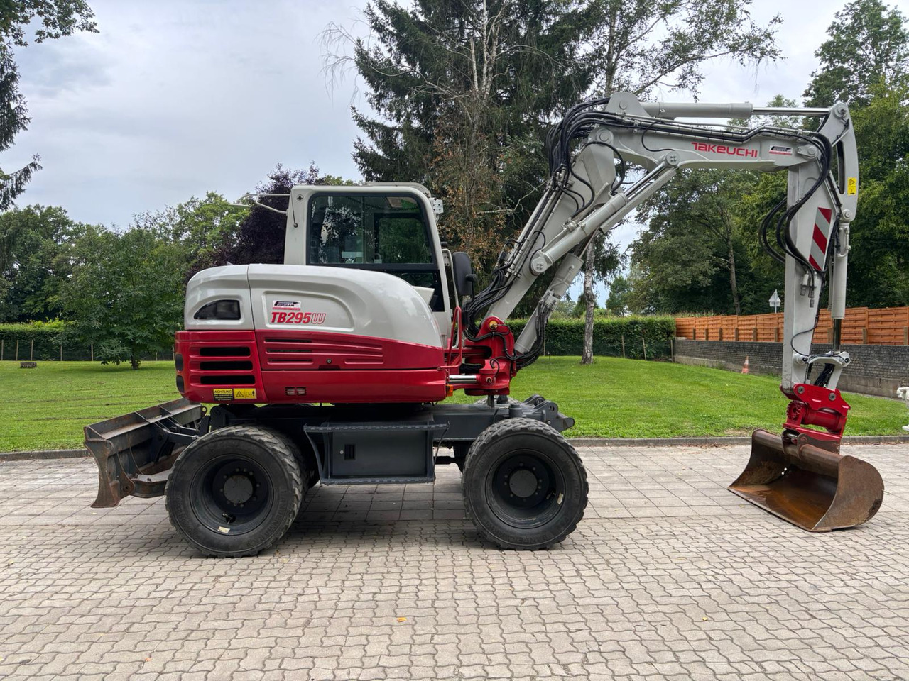 TAKEUCHI TB 295 W - Колёсный экскаватор: фото 2 TAKEUCHI TB 295 W - Колёсный экскаватор: фото 2