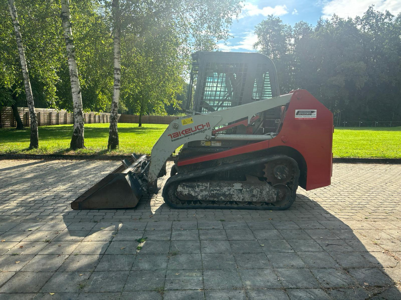 TAKEUCHI TL 230 - Мини-погрузчик с бортовым поворотом: фото 2 TAKEUCHI TL 230 - Мини-погрузчик с бортовым поворотом: фото 2