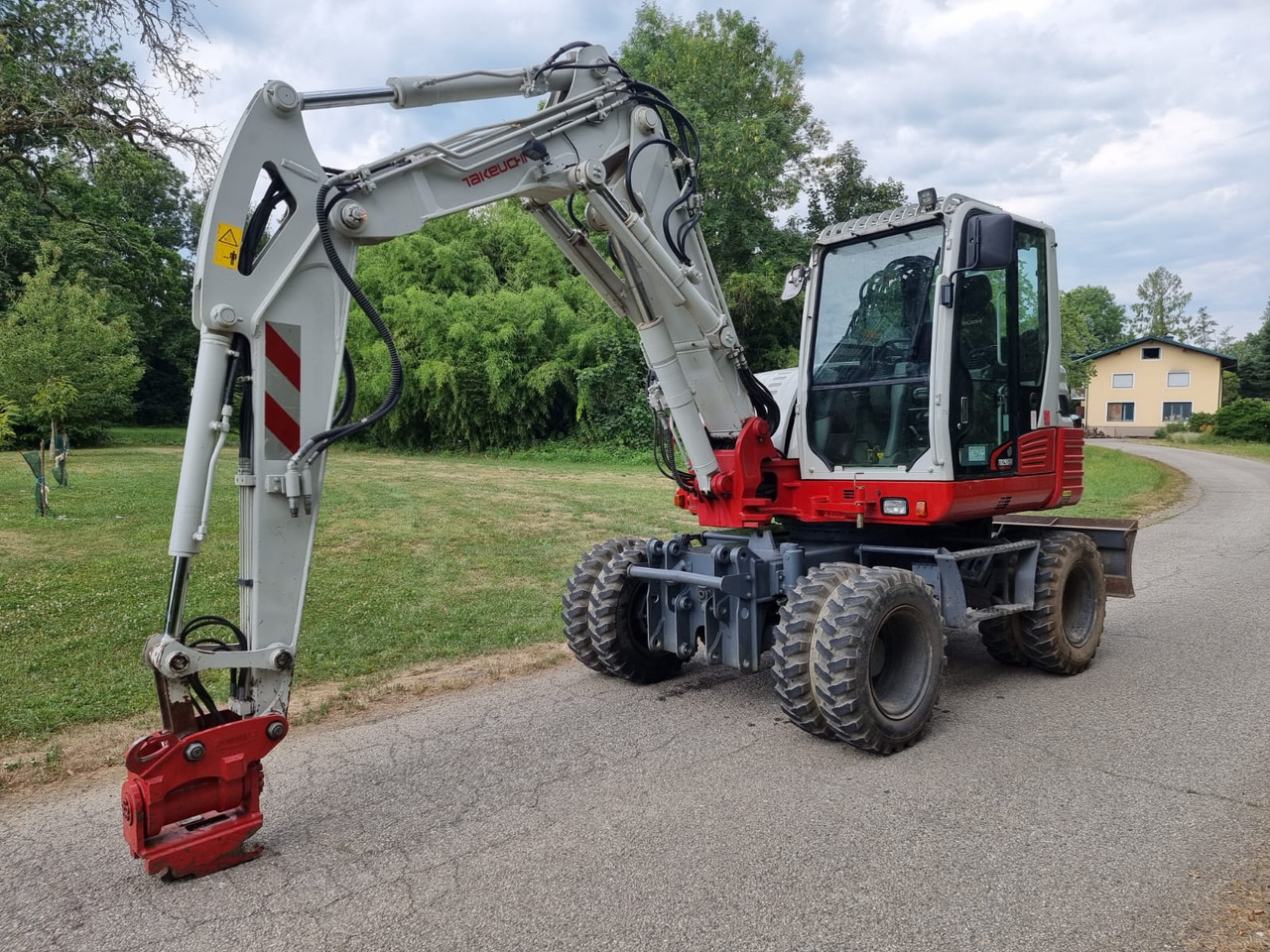 Takeuchi TB 295 W - Колёсный экскаватор: фото 3 Takeuchi TB 295 W - Колёсный экскаватор: фото 3