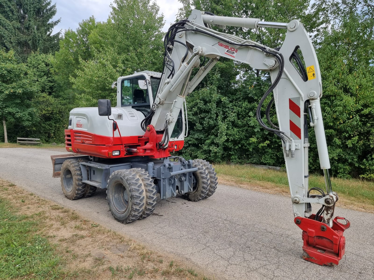 Takeuchi TB 295 W - Колёсный экскаватор: фото 4 Takeuchi TB 295 W - Колёсный экскаватор: фото 4