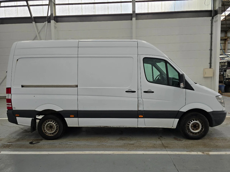 Mercedes-Benz Sprinter 313 CDI / AIRCO L2H2 - Цельнометаллический фургон, Грузопассажирский фургон: фото 4 Mercedes-Benz Sprinter 313 CDI / AIRCO L2H2 - Цельнометаллический фургон, Грузопассажирский фургон: фото 4