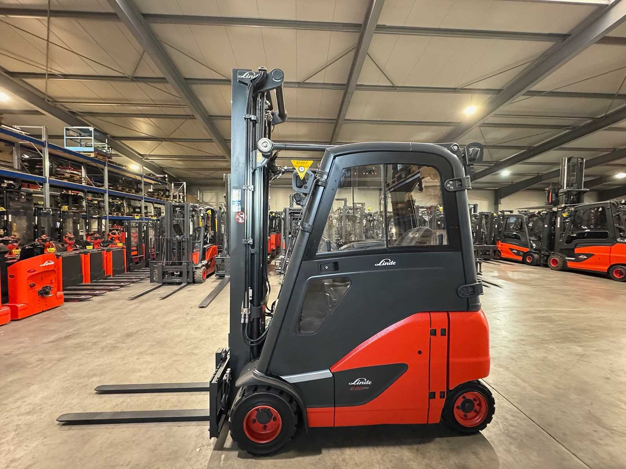 18/2023 SERVICE + UVV 10/2026 LINDE E20PH-02 2.000KG 3.+4. VALVE ELECTRIC FORKLIFT 3.988 HOURS TIRES NEW - Вилочный погрузчик: фото 2 18/2023 SERVICE + UVV 10/2026 LINDE E20PH-02 2.000KG 3.+4. VALVE ELECTRIC FORKLIFT 3.988 HOURS TIRES NEW - Вилочный погрузчик: фото 2