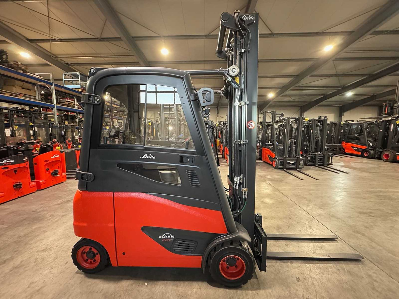 18/2023 SERVICE + UVV 10/2026 LINDE E20PH-02 2.000KG 3.+4. VALVE ELECTRIC FORKLIFT 3.988 HOURS TIRES NEW - Вилочный погрузчик: фото 5 18/2023 SERVICE + UVV 10/2026 LINDE E20PH-02 2.000KG 3.+4. VALVE ELECTRIC FORKLIFT 3.988 HOURS TIRES NEW - Вилочный погрузчик: фото 5