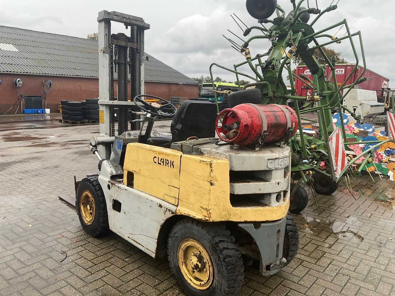 1967 CLARK CY40 FORKLIFT - Вилочный погрузчик: фото 4 1967 CLARK CY40 FORKLIFT - Вилочный погрузчик: фото 4