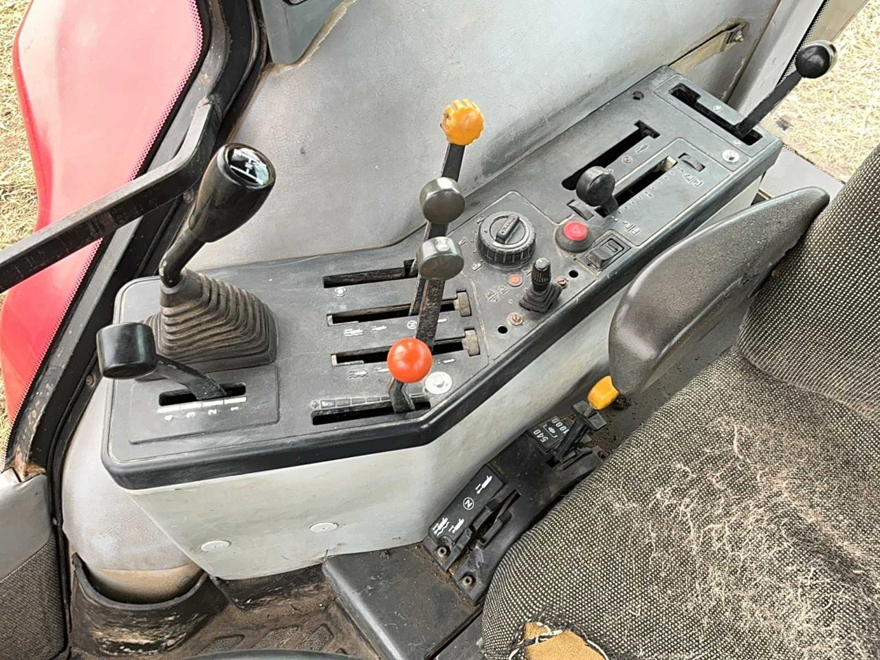 Трактор 1990 CASE INTERNATIONAL 5130 ALL-WHEEL DRIVE FARM TRACTOR: фото 25 Трактор 1990 CASE INTERNATIONAL 5130 ALL-WHEEL DRIVE FARM TRACTOR: фото 25