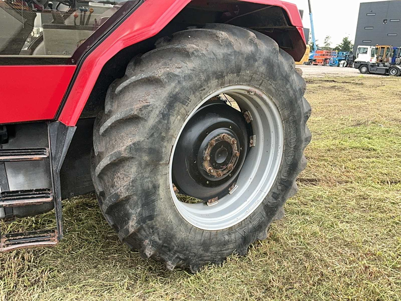 Трактор 1990 CASE INTERNATIONAL 5130 ALL-WHEEL DRIVE FARM TRACTOR: фото 11 Трактор 1990 CASE INTERNATIONAL 5130 ALL-WHEEL DRIVE FARM TRACTOR: фото 11