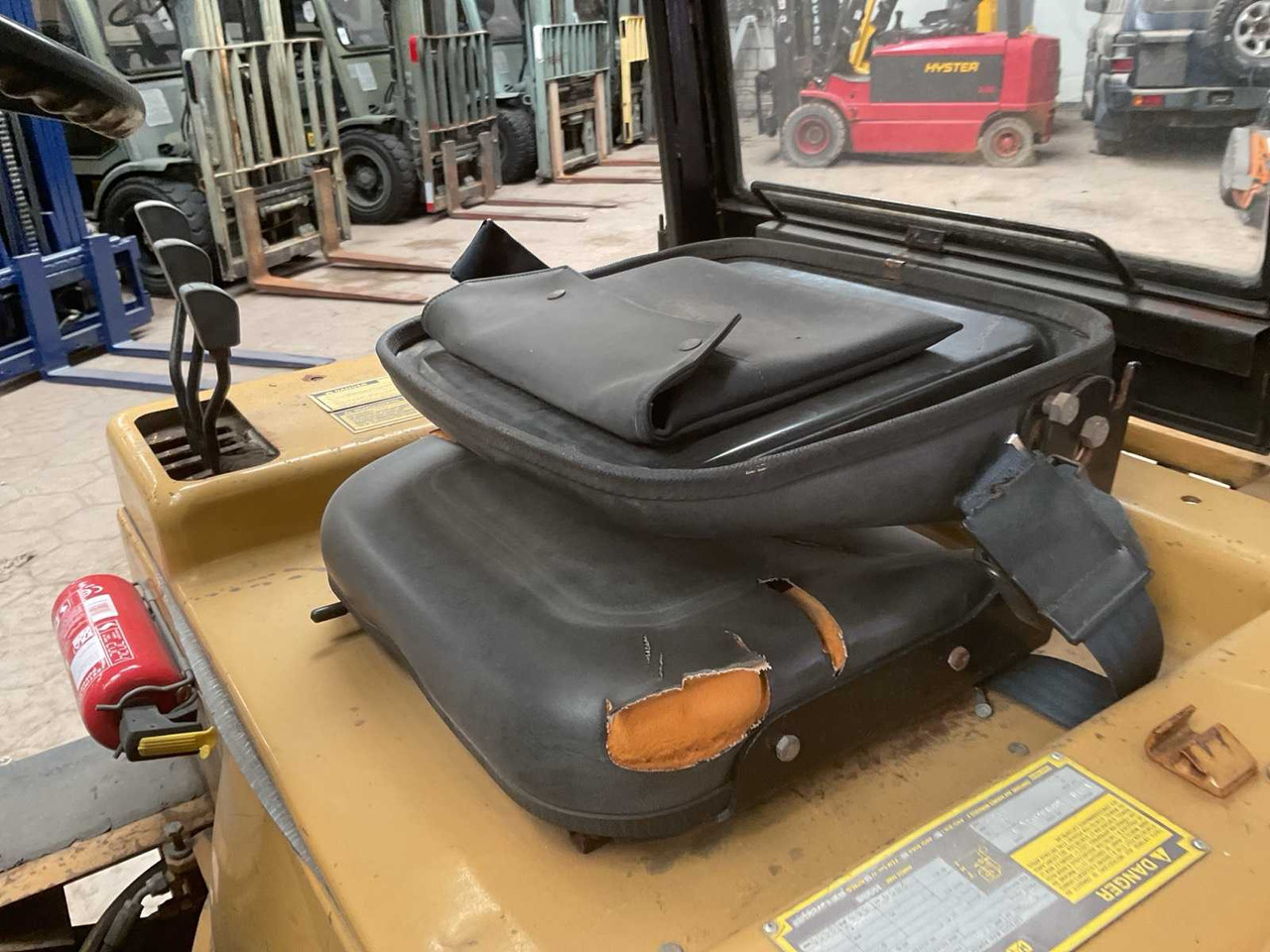 1991 CATERPILLAR V40 FORKLIFT - Вилочный погрузчик: фото 5 1991 CATERPILLAR V40 FORKLIFT - Вилочный погрузчик: фото 5