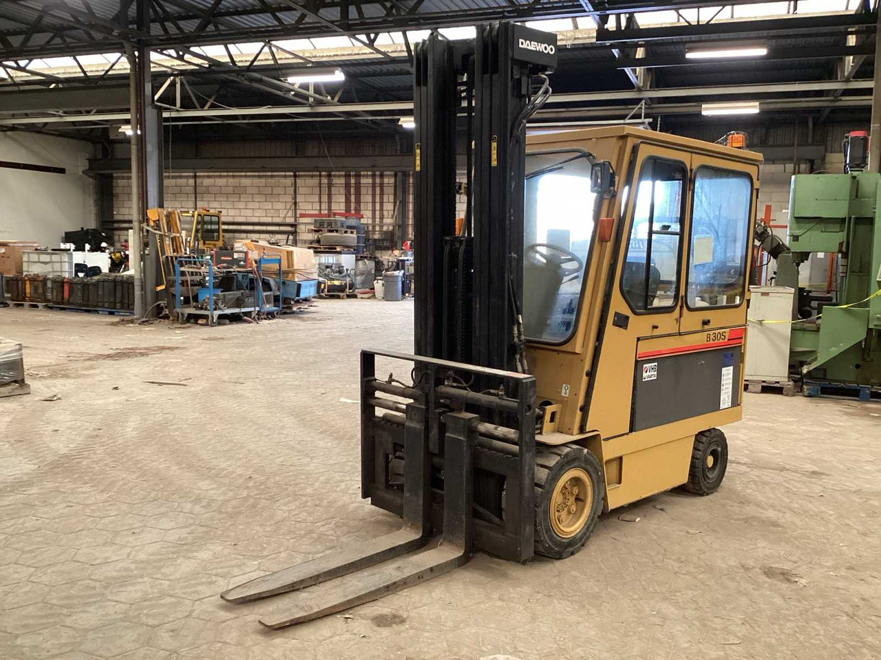 1996 DAEWOO B 30 S FORKLIFT - Вилочный погрузчик: фото 1 1996 DAEWOO B 30 S FORKLIFT - Вилочный погрузчик: фото 1