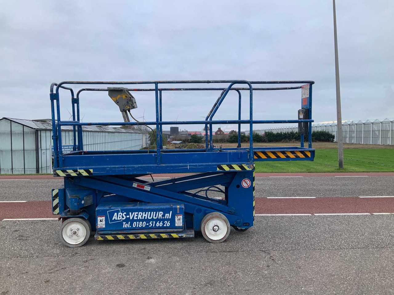 1999 UPRIGHT SL20 AERIAL PLATFORM - Подъёмник: фото 1 1999 UPRIGHT SL20 AERIAL PLATFORM - Подъёмник: фото 1