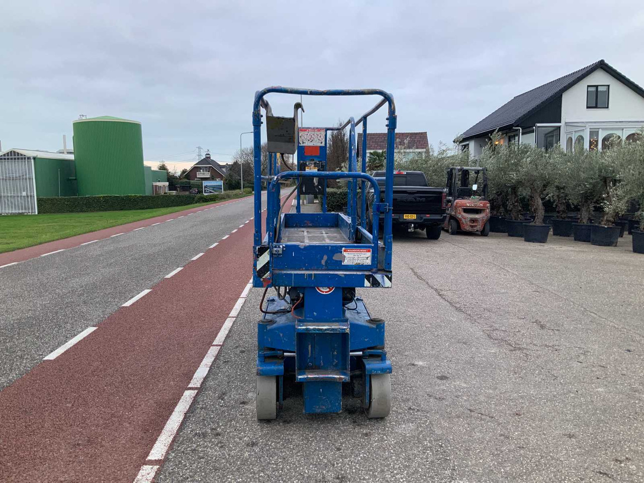 1999 UPRIGHT SL20 AERIAL PLATFORM - Подъёмник: фото 4 1999 UPRIGHT SL20 AERIAL PLATFORM - Подъёмник: фото 4