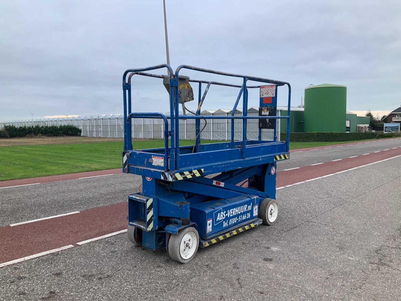 1999 UPRIGHT SL20 AERIAL PLATFORM - Подъёмник: фото 3 1999 UPRIGHT SL20 AERIAL PLATFORM - Подъёмник: фото 3