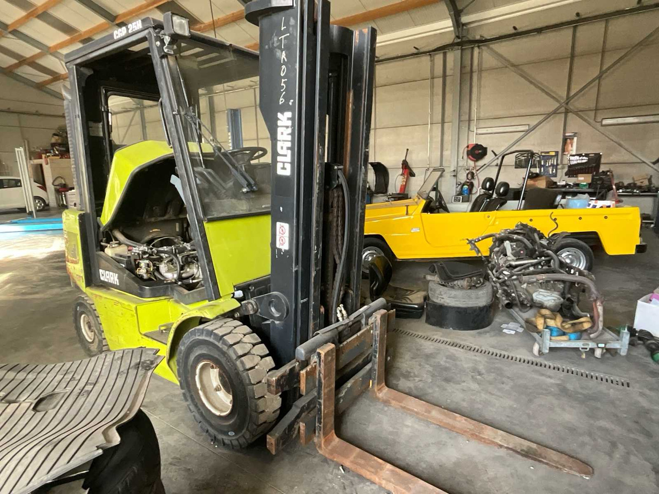 Вилочный погрузчик 2001 CLARK CGP25H FORKLIFT: фото 7 Вилочный погрузчик 2001 CLARK CGP25H FORKLIFT: фото 7