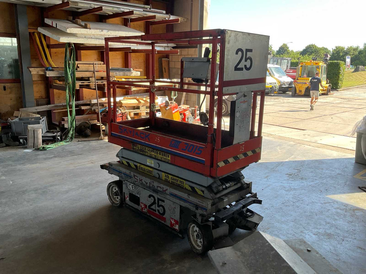 2002 SKYJACK SJ3 3015 AERIAL PLATFORM - Подъёмник: фото 4 2002 SKYJACK SJ3 3015 AERIAL PLATFORM - Подъёмник: фото 4