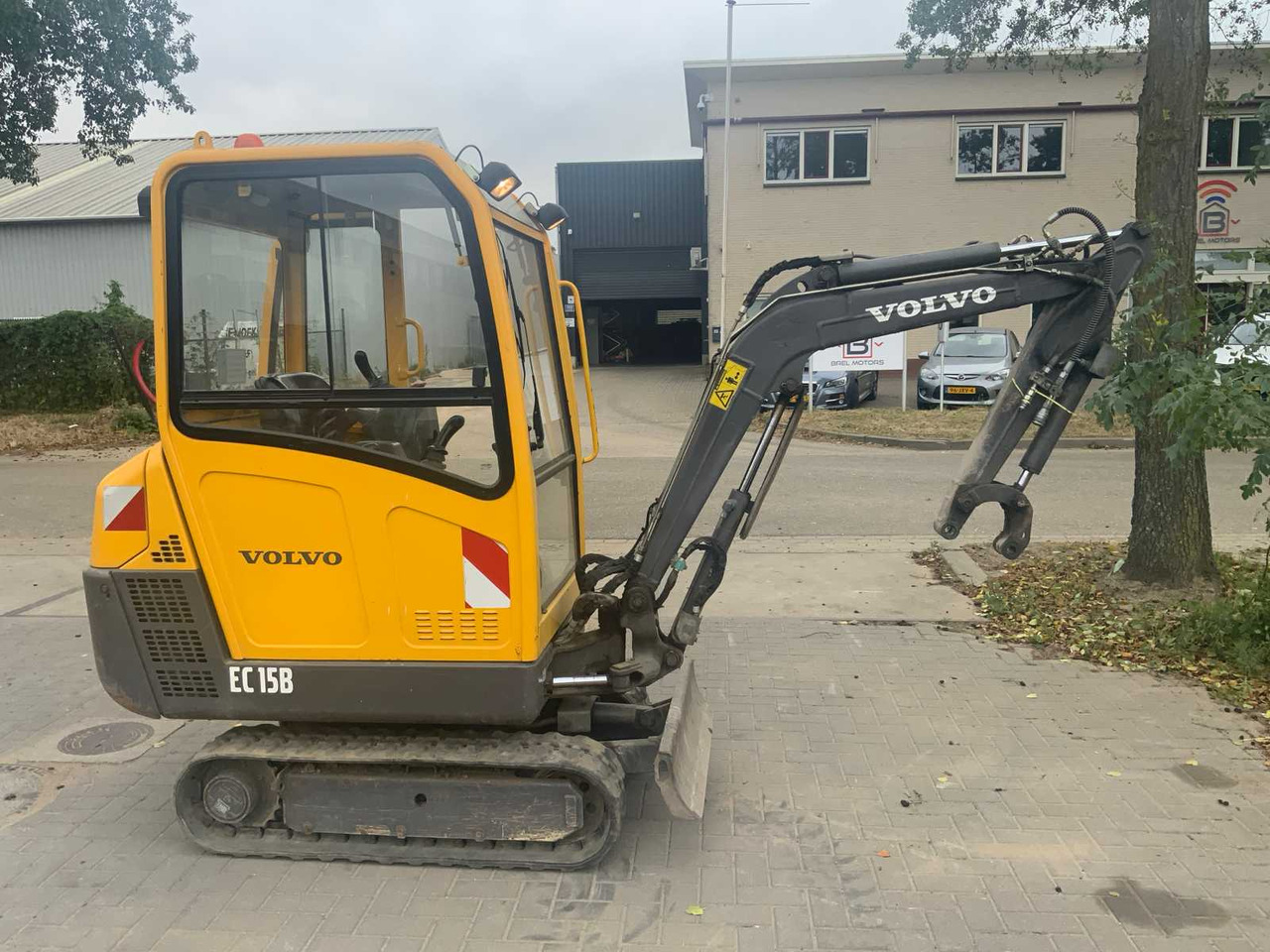2005 VOLVO EC15B XR MINI EXCAVATOR WITH CW05 QUICK COUPLER AND 3 EXCAVATOR BUCKETS - Мини-экскаватор: фото 3 2005 VOLVO EC15B XR MINI EXCAVATOR WITH CW05 QUICK COUPLER AND 3 EXCAVATOR BUCKETS - Мини-экскаватор: фото 3