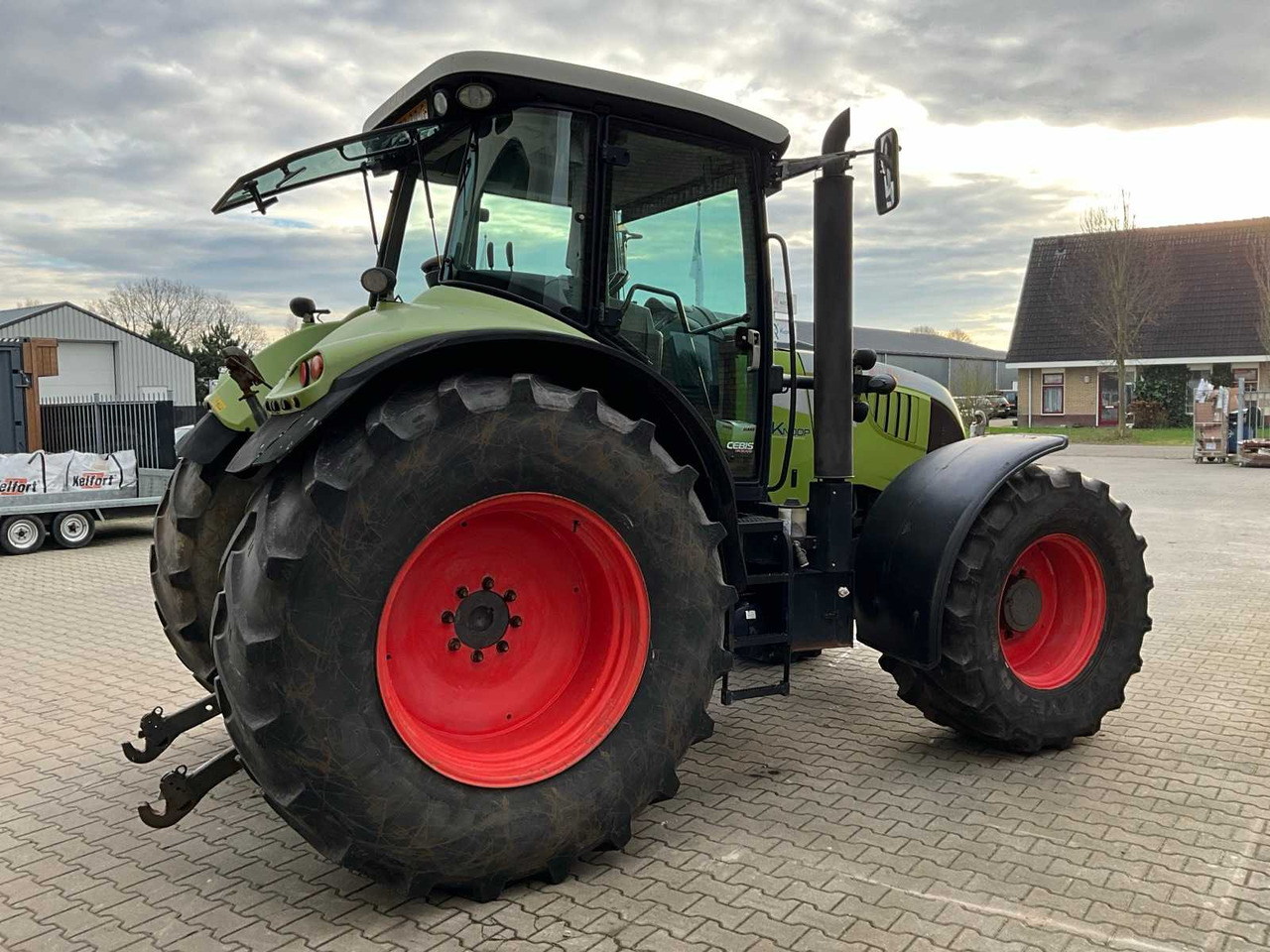 2009 CLAAS ARION 640 A19 FOUR-WHEEL DRIVE FARM TRACTOR - Трактор: фото 3 2009 CLAAS ARION 640 A19 FOUR-WHEEL DRIVE FARM TRACTOR - Трактор: фото 3