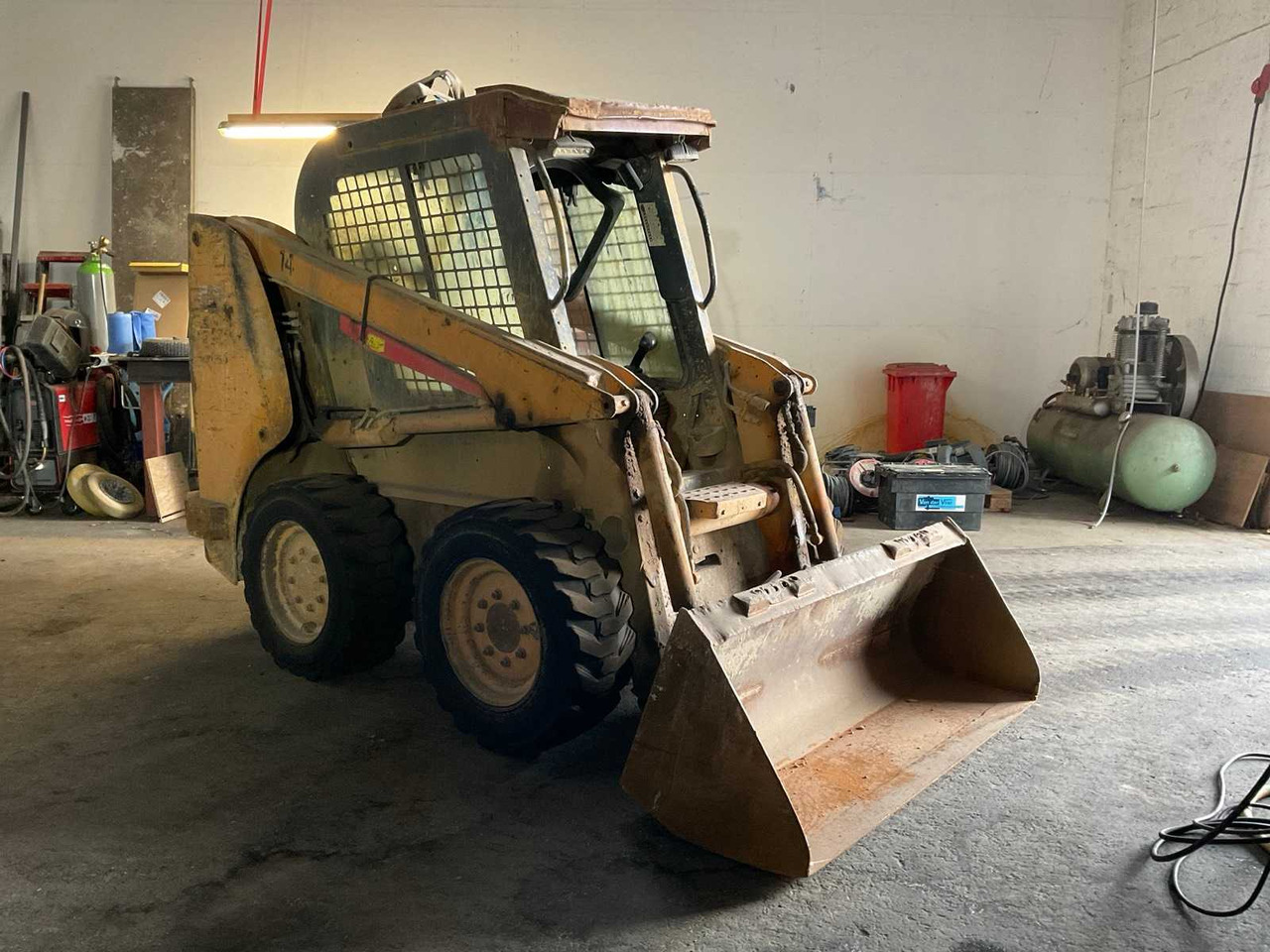 2010 CASE 410 SKID STEER LOADER - Гусеничный мини-погрузчик: фото 3 2010 CASE 410 SKID STEER LOADER - Гусеничный мини-погрузчик: фото 3