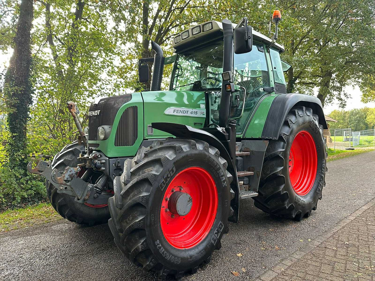 2010 FENDT 415 VARIO TMS ALL-WHEEL DRIVE AGRICULTURAL TRACTOR - Трактор: фото 1 2010 FENDT 415 VARIO TMS ALL-WHEEL DRIVE AGRICULTURAL TRACTOR - Трактор: фото 1