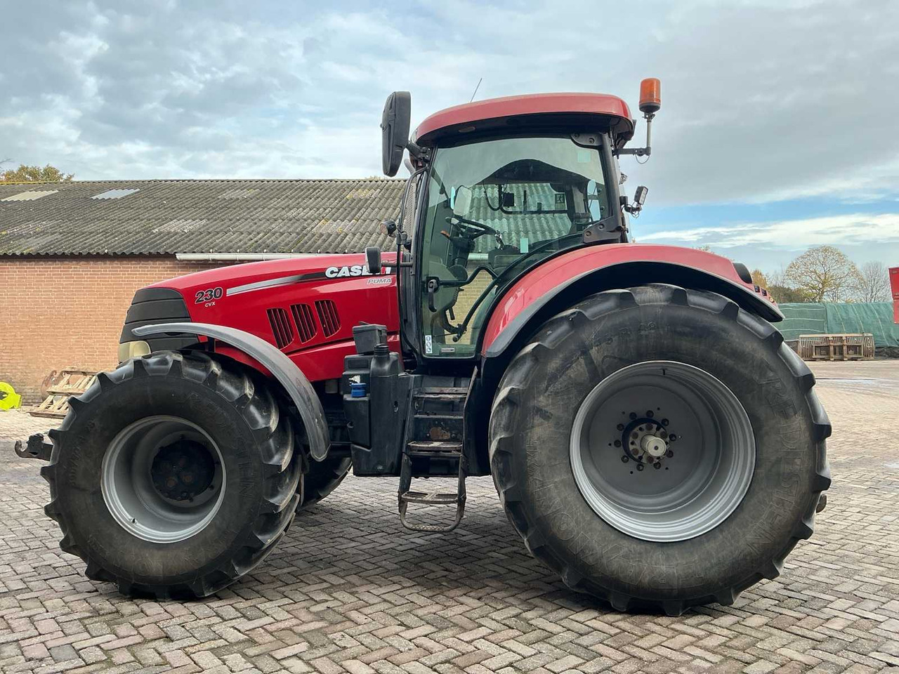 2013 CASE IH CVX 230 FOUR WHEEL DRIVE AGRICULTURAL TRACTROR - Трактор: фото 2 2013 CASE IH CVX 230 FOUR WHEEL DRIVE AGRICULTURAL TRACTROR - Трактор: фото 2