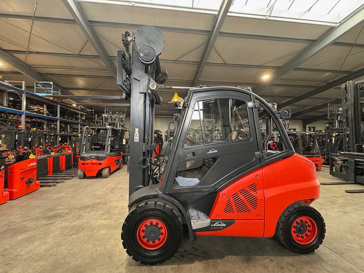 2015 SERVICE + UVV 10/2026 LINDE H50D TRIPLEX 666CM 3RD+4TH+5TH VALVE CAB DIESEL FORKLIFT - Вилочный погрузчик: фото 1 2015 SERVICE + UVV 10/2026 LINDE H50D TRIPLEX 666CM 3RD+4TH+5TH VALVE CAB DIESEL FORKLIFT - Вилочный погрузчик: фото 1