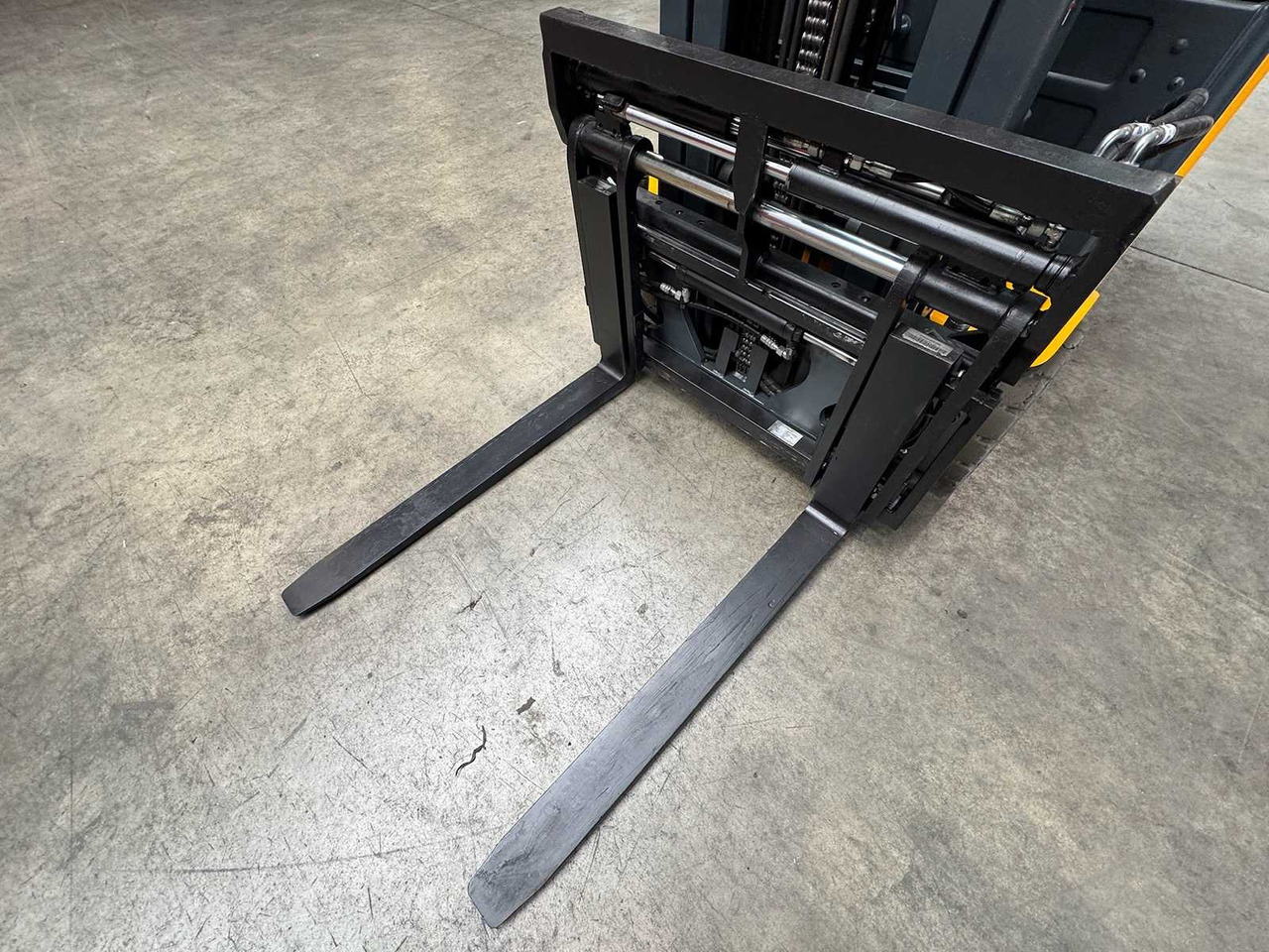 BATTERY 2023 SERVICE + UVV 08/26 JUNGHEINRICH EFG218 TRIPLEX 3RD + 4TH FORK ADJUSTER ELECTRIC FORKLIFT - Вилочный погрузчик: фото 5 BATTERY 2023 SERVICE + UVV 08/26 JUNGHEINRICH EFG218 TRIPLEX 3RD + 4TH FORK ADJUSTER ELECTRIC FORKLIFT - Вилочный погрузчик: фото 5