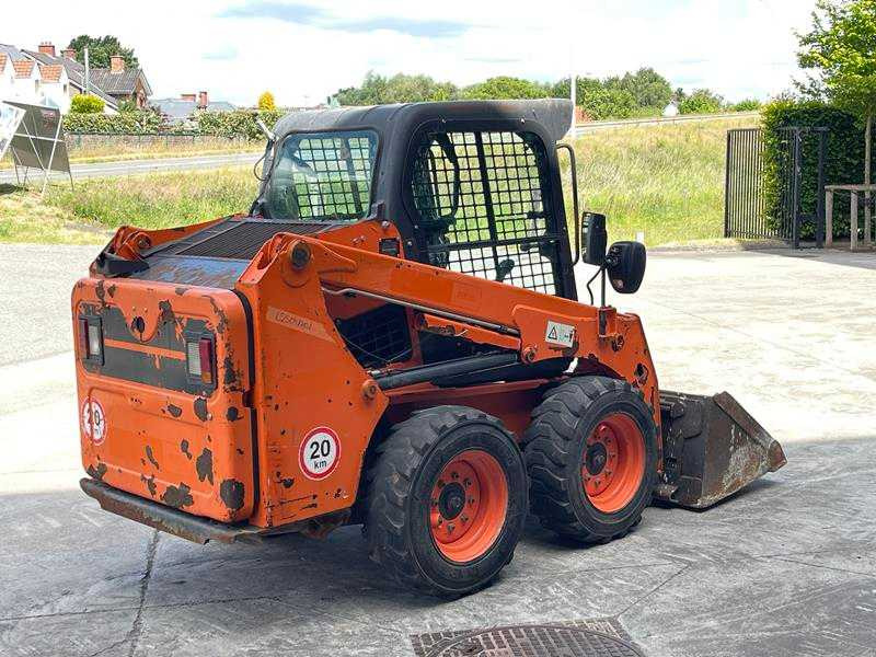 Bobcat S450 - Мини-погрузчик с бортовым поворотом: фото 3 Bobcat S450 - Мини-погрузчик с бортовым поворотом: фото 3