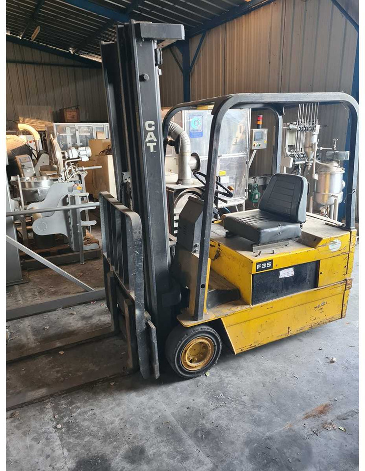 CATERPILAR - F35 - FORKLIFT - Вилочный погрузчик: фото 1 CATERPILAR - F35 - FORKLIFT - Вилочный погрузчик: фото 1