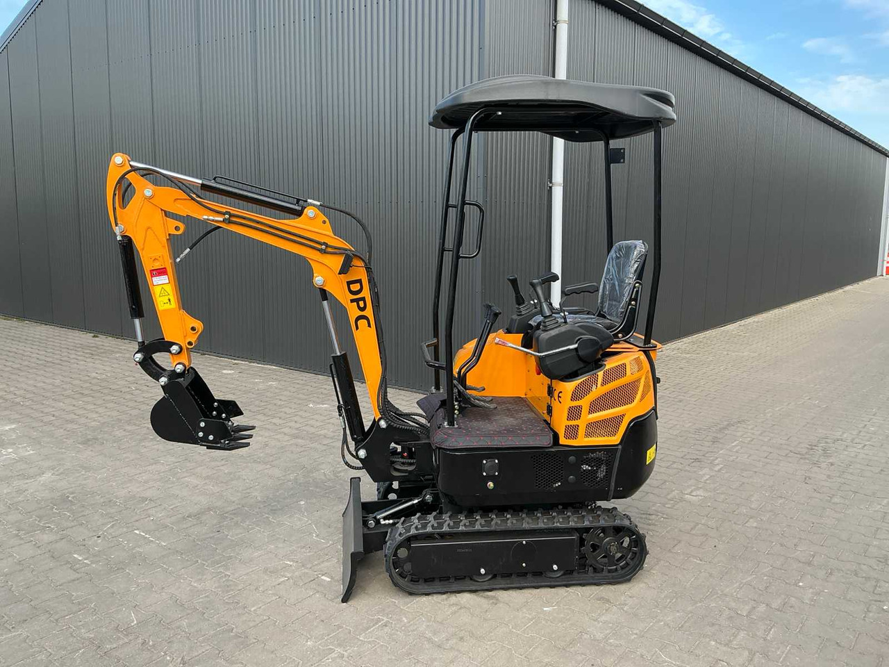 DPC HT15L-E ELECTRIC MINI EXCAVATOR (BATTERY PACK INCLUDED) - Мини-экскаватор: фото 4 DPC HT15L-E ELECTRIC MINI EXCAVATOR (BATTERY PACK INCLUDED) - Мини-экскаватор: фото 4