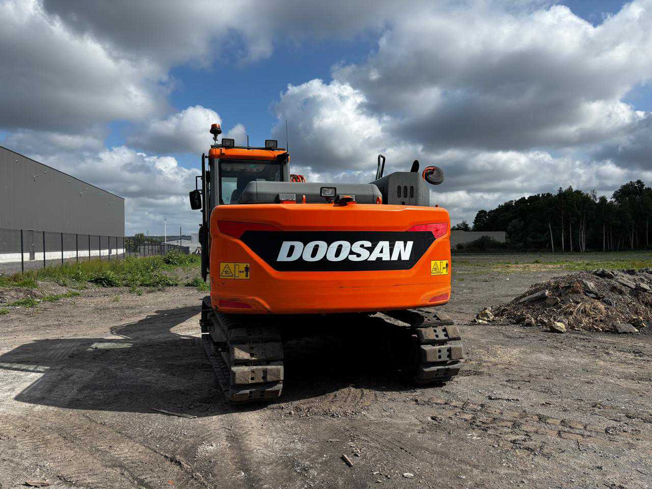 Doosan DX140 LC-5 - Гусеничный экскаватор: фото 3 Doosan DX140 LC-5 - Гусеничный экскаватор: фото 3