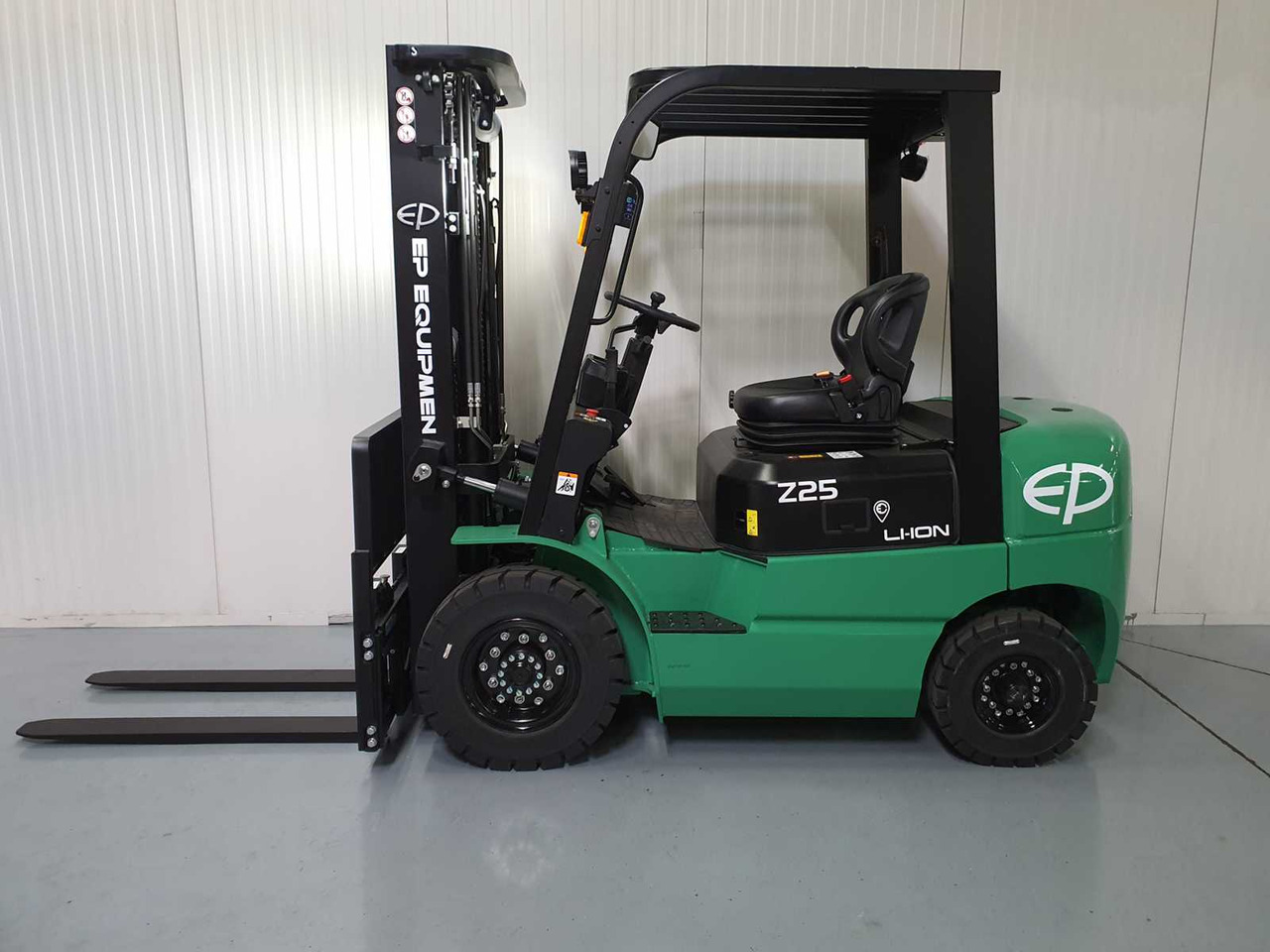 EP - EFXZ-251 - 4.8 METER PLYWOOD, LI-ION, FREE-LIFT, SIDE-SHIFT - FORKLIFT - Вилочный погрузчик: фото 2 EP - EFXZ-251 - 4.8 METER PLYWOOD, LI-ION, FREE-LIFT, SIDE-SHIFT - FORKLIFT - Вилочный погрузчик: фото 2