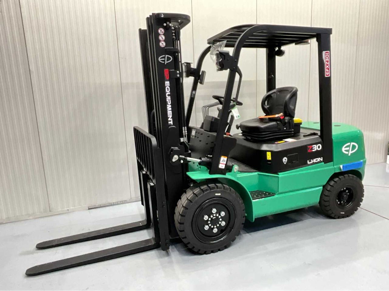 EP - EFXZ-301-H - 4.8M TRIPLEX, LI-ION, FREE-LIFT, SIDE-SHIFT - FORKLIFT - Вилочный погрузчик: фото 1 EP - EFXZ-301-H - 4.8M TRIPLEX, LI-ION, FREE-LIFT, SIDE-SHIFT - FORKLIFT - Вилочный погрузчик: фото 1