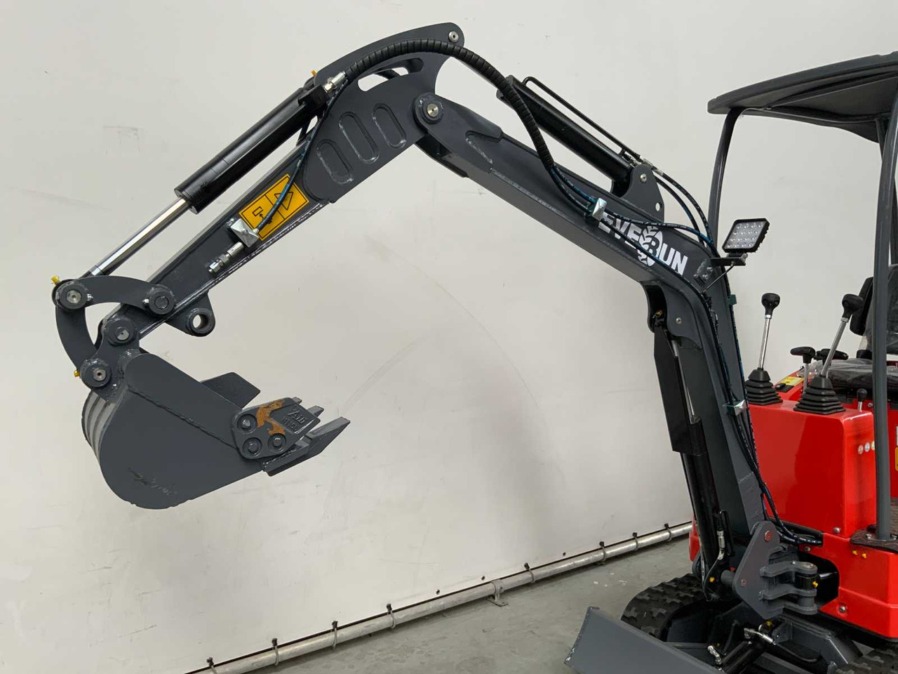 EVERUN - 2025 - ERE10PRO - MINI EXCAVATOR - Мини-экскаватор: фото 3 EVERUN - 2025 - ERE10PRO - MINI EXCAVATOR - Мини-экскаватор: фото 3