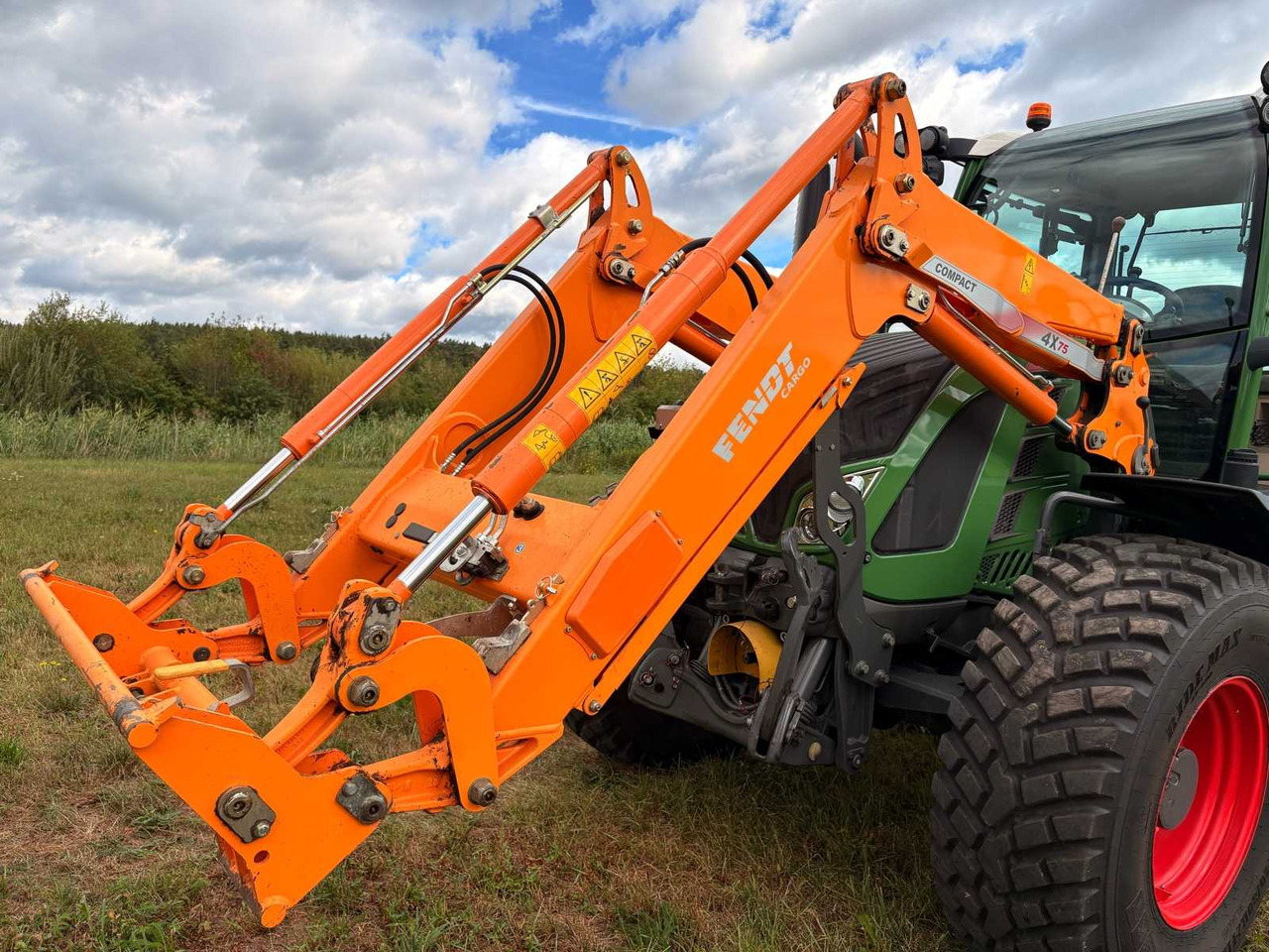 Fendt 4X75 - Фронтальный погрузчик для трактора: фото 2 Fendt 4X75 - Фронтальный погрузчик для трактора: фото 2