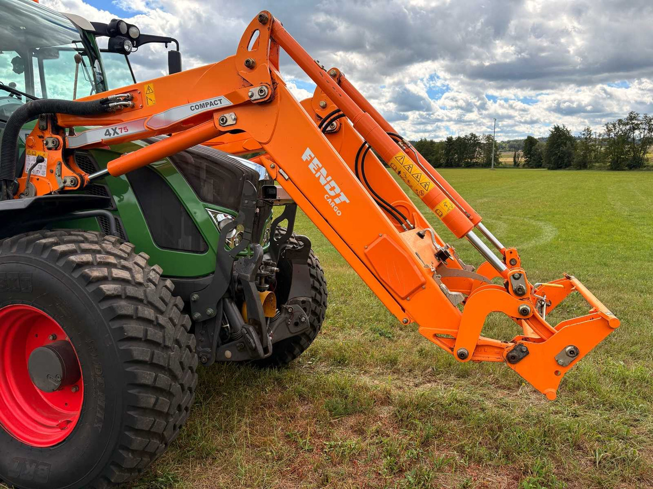Fendt 4X75 - Фронтальный погрузчик для трактора: фото 5 Fendt 4X75 - Фронтальный погрузчик для трактора: фото 5