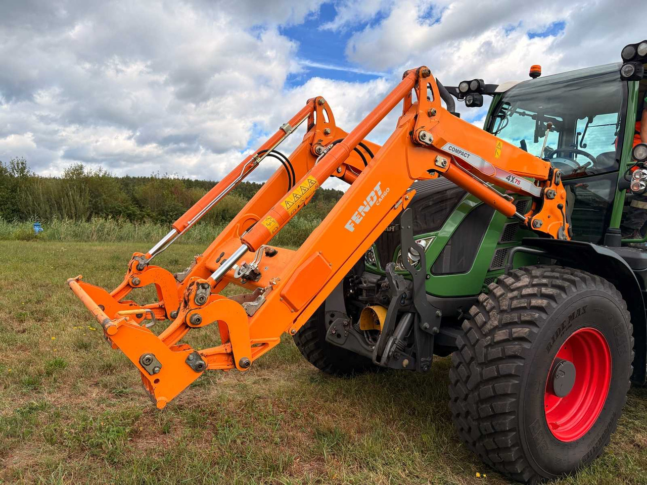 Fendt 4X75 - Фронтальный погрузчик для трактора: фото 1 Fendt 4X75 - Фронтальный погрузчик для трактора: фото 1