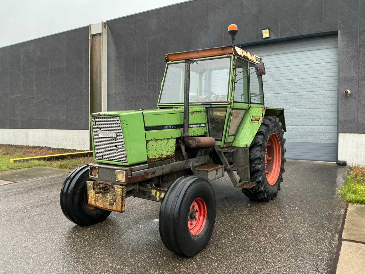 Fendt Favorit 600 LS Turbomatik - Трактор: фото 2 Fendt Favorit 600 LS Turbomatik - Трактор: фото 2