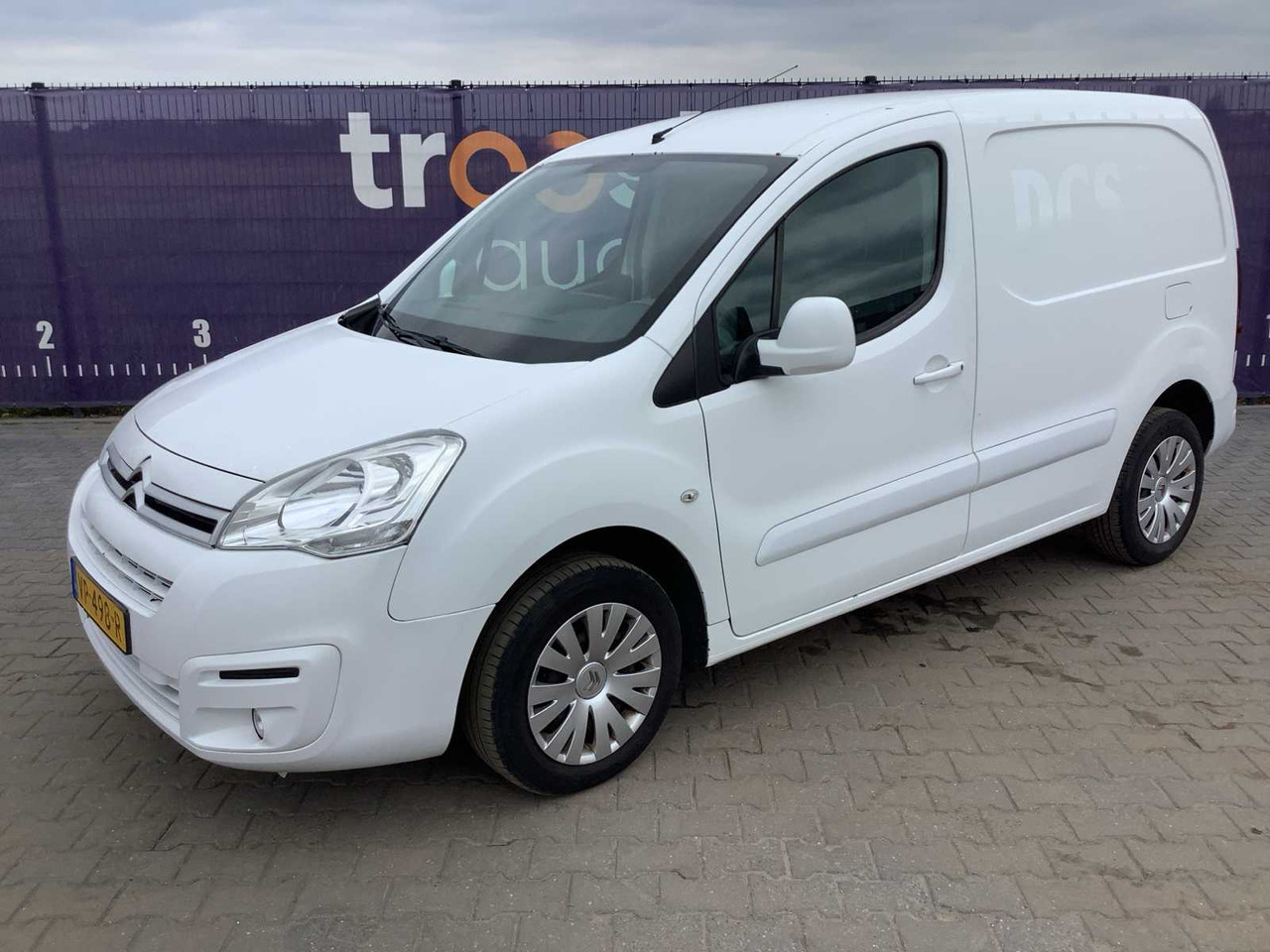 2015 - CITROEN - BERLINGO - 1.6 HDI 90 COMFORT - COMMERCIAL VEHICLE - Фургон: фото 1 2015 - CITROEN - BERLINGO - 1.6 HDI 90 COMFORT - COMMERCIAL VEHICLE - Фургон: фото 1