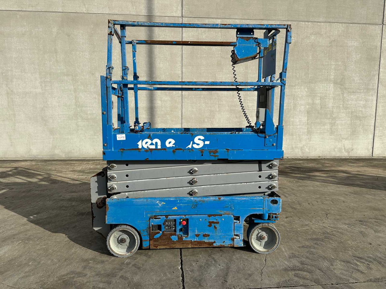 Подъёмник GENIE - 2014 - GS-1930 - AERIAL PLATFORM - SCISSOR LIFT: фото 6 Подъёмник GENIE - 2014 - GS-1930 - AERIAL PLATFORM - SCISSOR LIFT: фото 6