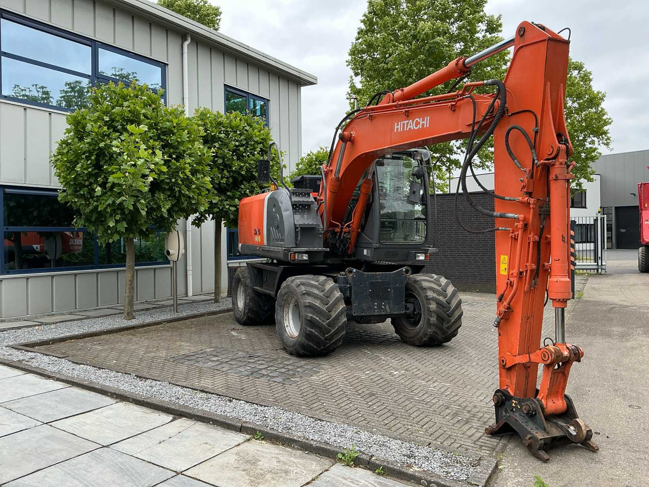 Hitachi ZX140W-3 - Колёсный экскаватор: фото 3 Hitachi ZX140W-3 - Колёсный экскаватор: фото 3