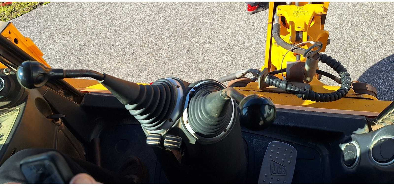 Экскаватор-погрузчик JCB - 3CX - BACKHOE LOADER - 2004: фото 14 Экскаватор-погрузчик JCB - 3CX - BACKHOE LOADER - 2004: фото 14