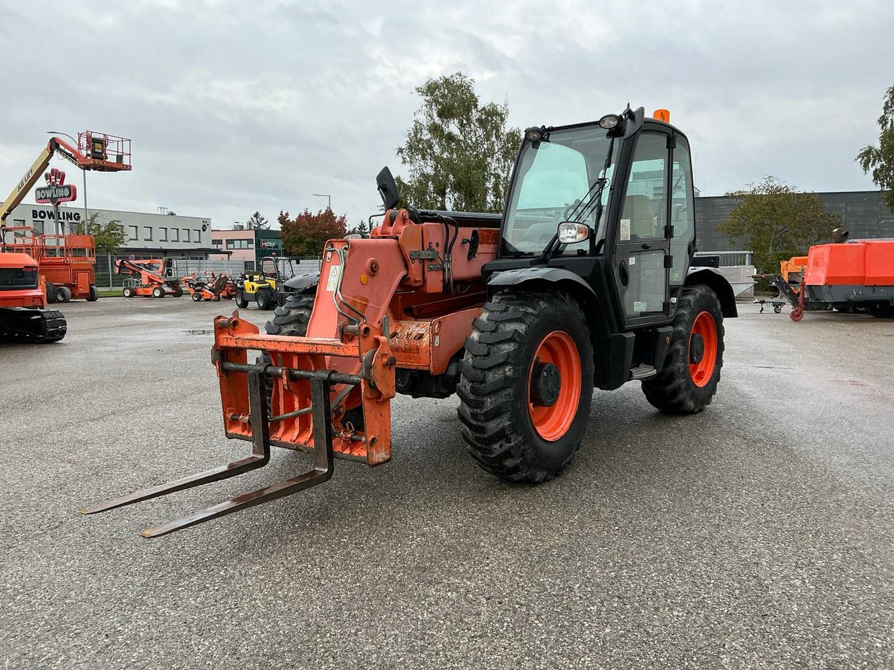 JCB 535-95 - Мини-погрузчик с бортовым поворотом: фото 1 JCB 535-95 - Мини-погрузчик с бортовым поворотом: фото 1