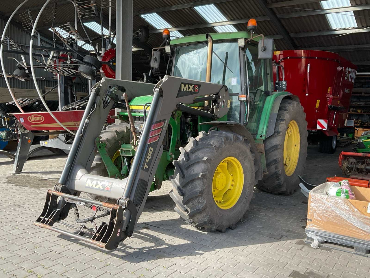 John Deere 6310 - Трактор: фото 1 John Deere 6310 - Трактор: фото 1