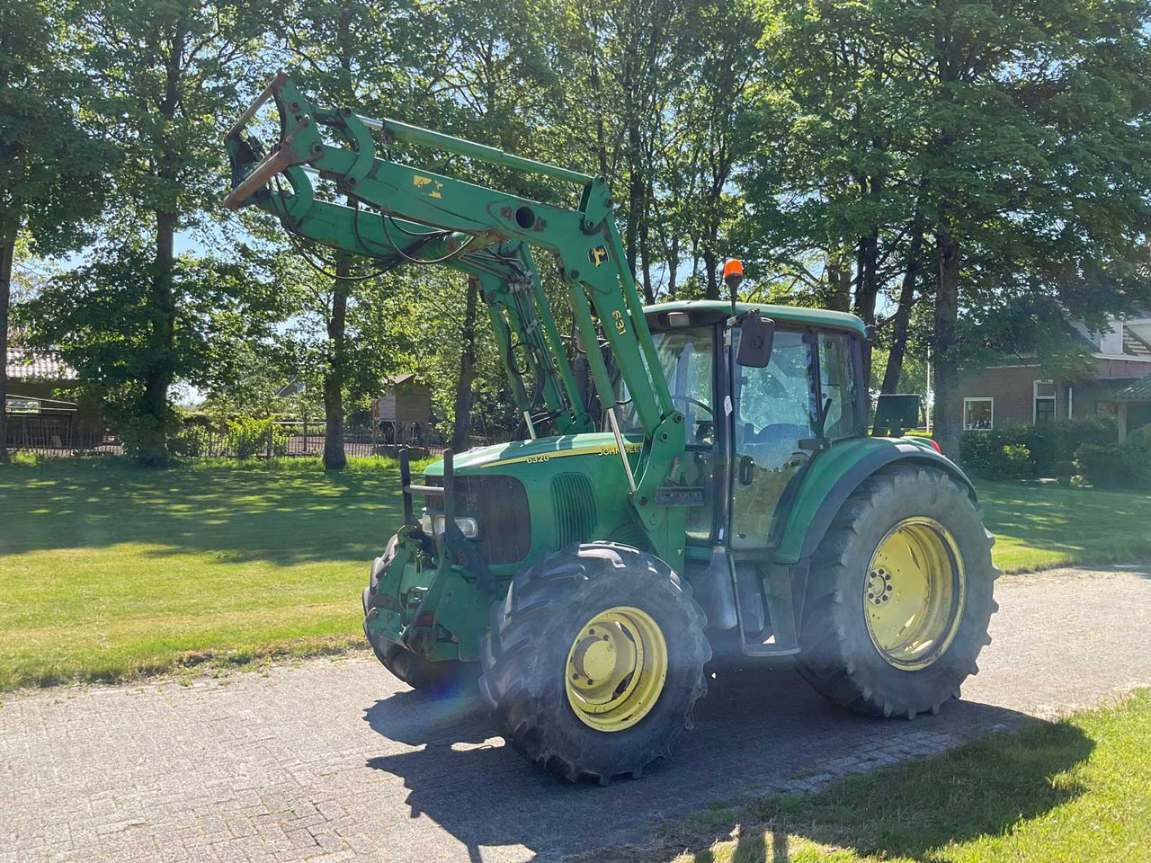John Deere 6320 SE - Трактор: фото 1 John Deere 6320 SE - Трактор: фото 1