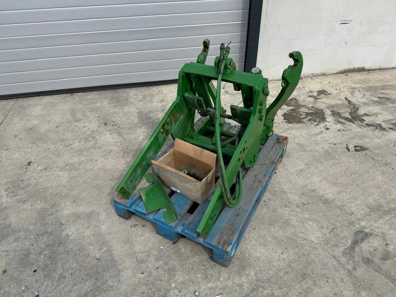 John Deere - Фронтальный погрузчик для трактора: фото 2 John Deere - Фронтальный погрузчик для трактора: фото 2