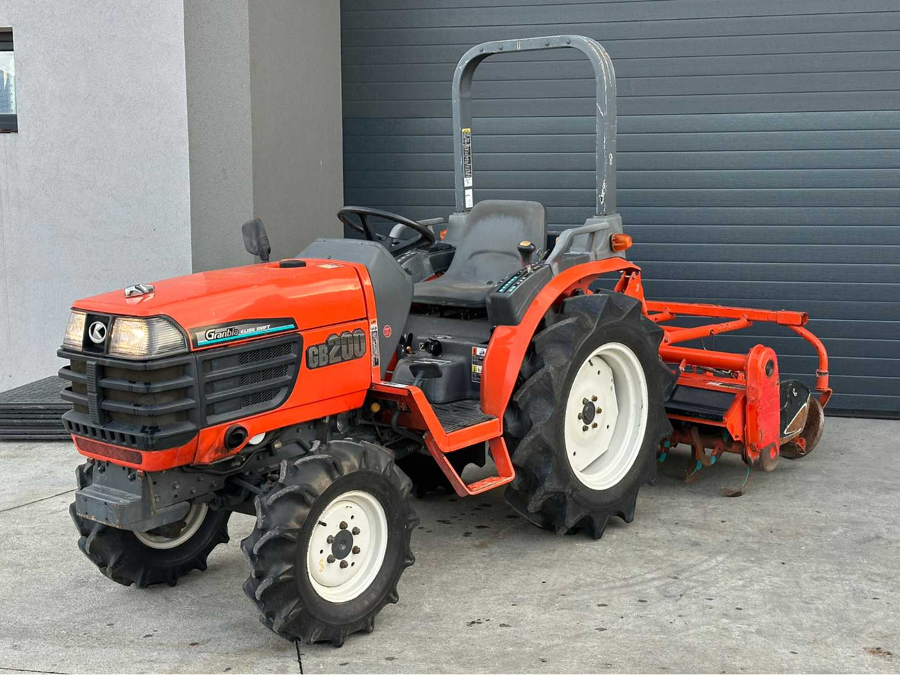 KUBOTA - GB200 - 4-WHEEL DRIVE TRACTOR - Трактор: фото 1 KUBOTA - GB200 - 4-WHEEL DRIVE TRACTOR - Трактор: фото 1
